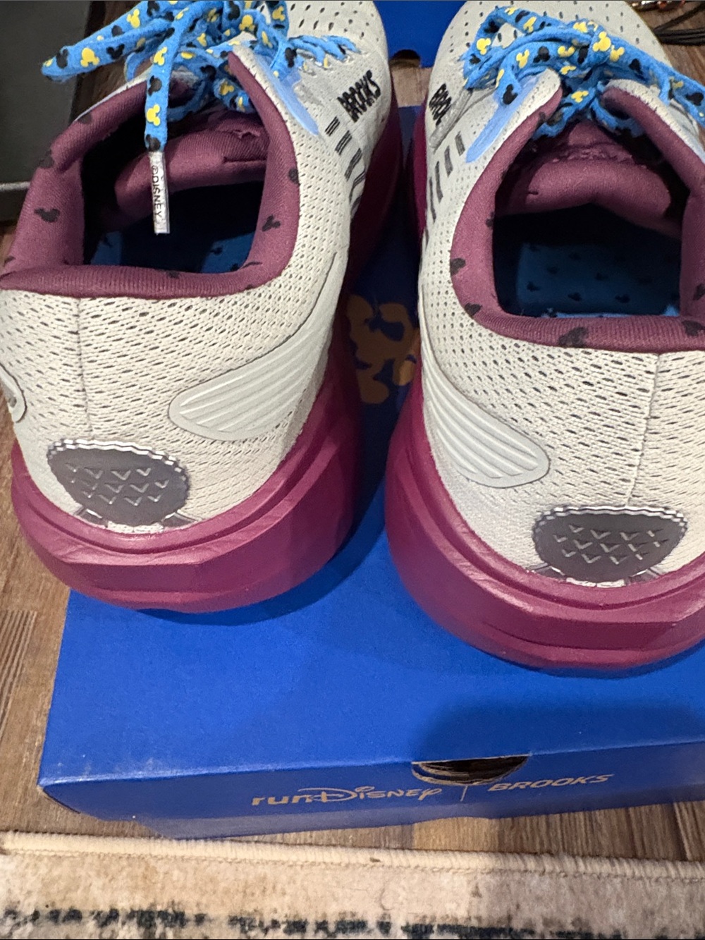 Brooks RunDisney Ghost Max 3 Wine and Dine - Picture 5 of 7